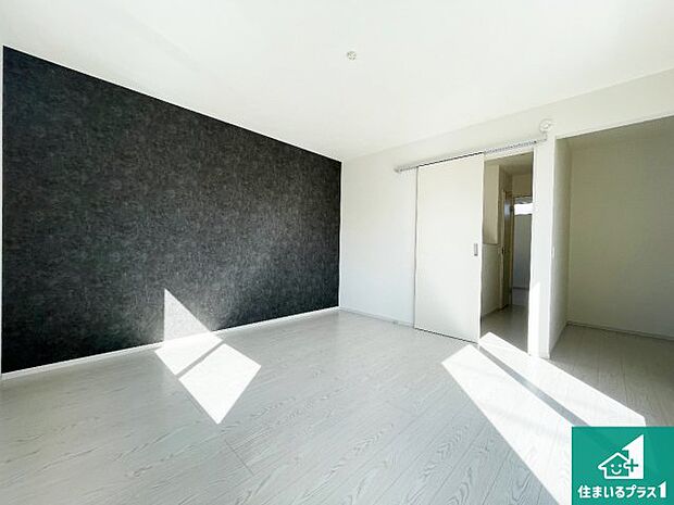 【洋室】シンプルな洋室は、自分好みのインテリアが楽しめます♪ご家族とインテリアや家具を選びに行くのは新築購入時の醍醐味の一つです。ぜひお楽しみください♪