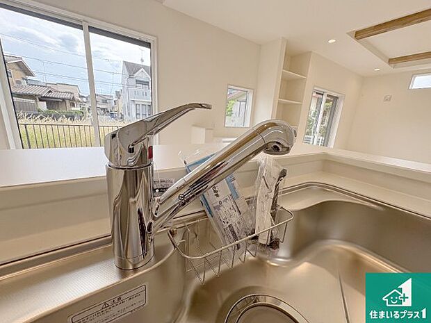 【キッチン水栓】浄水器を内蔵！炊飯時、お茶を作る時に安心してお水を使えます！お湯と冷水、浄水と原水、シャワーの切替えもワンタッチです！