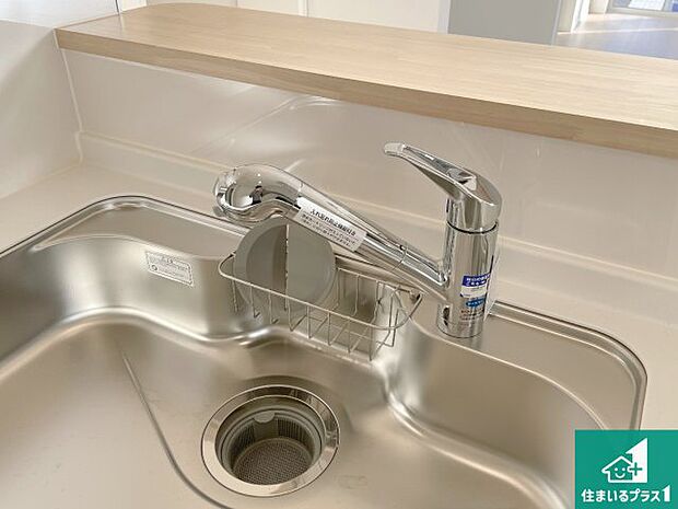 【キッチン水栓】浄水器を内蔵!炊飯時、お茶を作る時に安心してお水を使えます!お湯と冷水、浄水と原水、シャワーの切替えもワンタッチです!