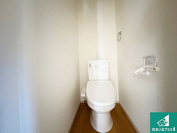 【トイレ】1・2階の2ヶ所にあるので、朝の忙しい時間の順番待ちもなく、深夜の利用にも大変便利です。