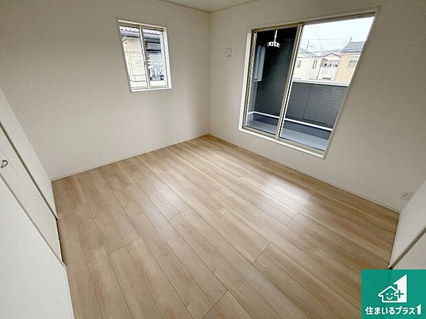 【洋室】シンプルな洋室は、自分好みのインテリアが楽しめます♪ご家族とインテリアや家具を選びに行くのは新築購入時の醍醐味の一つです。ぜひお楽しみください♪