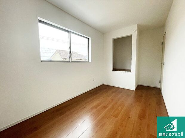 【洋室】シンプルな洋室は、自分好みのインテリアが楽しめます♪ご家族とインテリアや家具を選びに行くのは新築購入時の醍醐味の一つです。ぜひお楽しみください♪