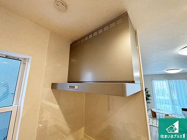 【レンジフード】スタイリッシュな印象のフラットタイプ！LED照明付き！