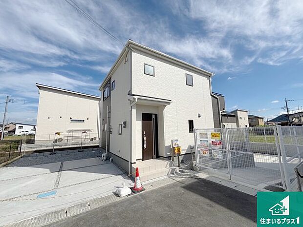 【外観】安心の10年保証!外観を美しく保ち、雨水で汚れを落とします!気になることがありましたら、お気軽にお問い合わせください!