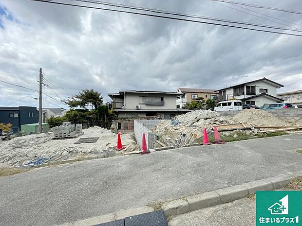 【外観】周辺は落ち着いた街並みの住宅地！子育てがしやすい住環境です！まだ未完成ですが、現地でしかわからない事もございます。是非一度ご覧ください。