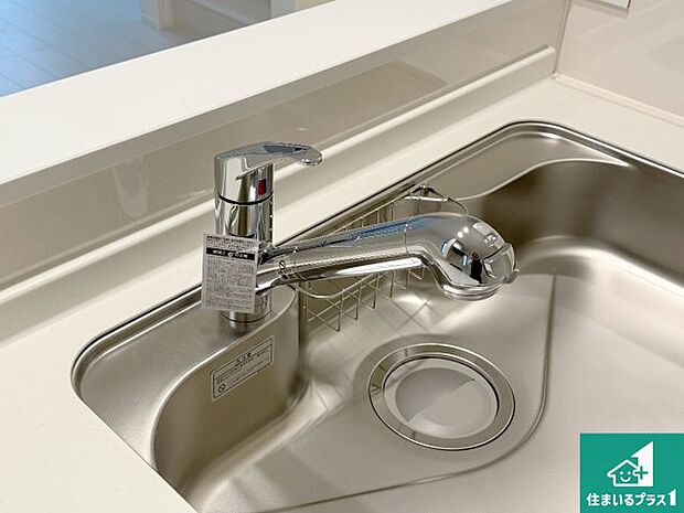 【キッチン水栓】浄水器を内蔵!炊飯時、お茶を作る時に安心してお水を使えます!お湯と冷水、浄水と原水、シャワーの切替えもワンタッチです!