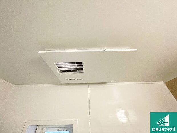 【浴室暖房乾燥機】四季を通して快適なバスライフをお手伝いする浴室暖房乾燥機！浴室の乾燥・暖房・涼風・換気はもちろん、２４時間換気にも対応！ 