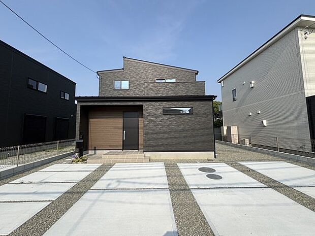 【外観】安心の10年保証!外観を美しく保ち、雨水で汚れを落とします!気になることがありましたら、お気軽にお問い合わせください!