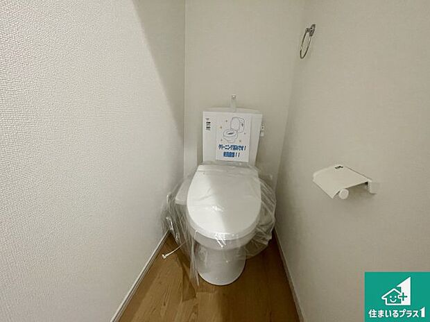 【トイレ】1・2階の2ヶ所にあるので、朝の忙しい時間の順番待ちもなく、深夜の利用にも大変便利です。