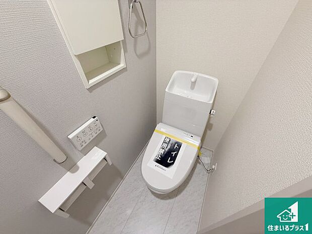 【トイレ】1・2階の2ヶ所にあるので、朝の忙しい時間の順番待ちもなく、深夜の利用にも大変便利です。