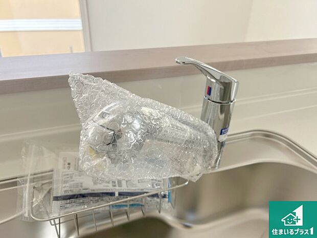【キッチン水栓】浄水器を内蔵！炊飯時、お茶を作る時に安心してお水を使えます！お湯と冷水、浄水と原水、シャワーの切替えもワンタッチです！