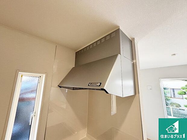 【レンジフード】汚れにくいスロットフィルタでお手入れラクラク!LED照明付き!