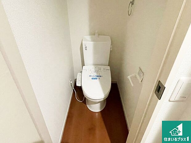 【トイレ】1・2階の2ヶ所にあるので、朝の忙しい時間の順番待ちもなく、深夜の利用にも大変便利です。