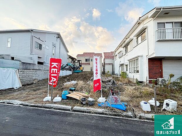 【外観】周辺は落ち着いた街並みの住宅地！子育てがしやすい住環境です！まだ未完成ですが、現地でしかわからない事もございます。是非一度ご覧ください。