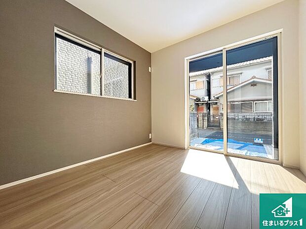 【洋室】収納スペースが充実しているので子供の成長に合わせてたくさん収納ができます！家族構成に合わせた様々な活用ができる収納！