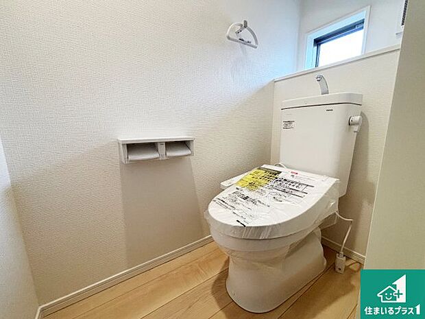 【トイレ】1・2階の2ヶ所にあるので、朝の忙しい時間の順番待ちもなく、深夜の利用にも大変便利です。