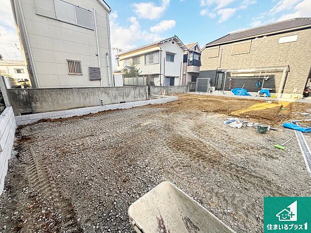 【外観】周辺は落ち着いた街並みの住宅地！子育てがしやすい住環境です！まだ未完成ですが、現地でしかわからない事もございます。是非一度ご覧ください。