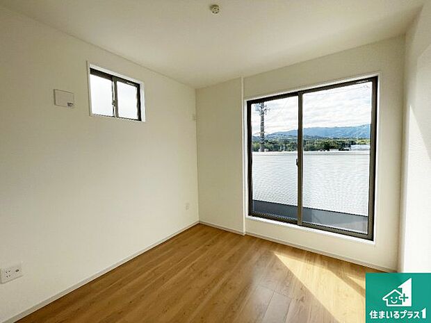 【洋室】シンプルな洋室は、自分好みのインテリアが楽しめます♪ご家族とインテリアや家具を選びに行くのは新築購入時の醍醐味の一つです。ぜひお楽しみください♪