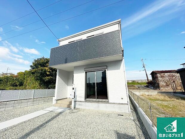 【外観】安心の10年保証!外観を美しく保ち、雨水で汚れを落とします!気になることがありましたら、お気軽にお問い合わせください!