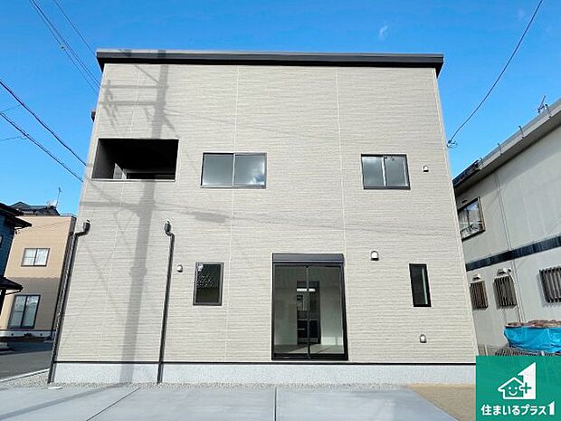 【外観】安心の10年保証!外観を美しく保ち、雨水で汚れを落とします!気になることがありましたら、お気軽にお問い合わせください!