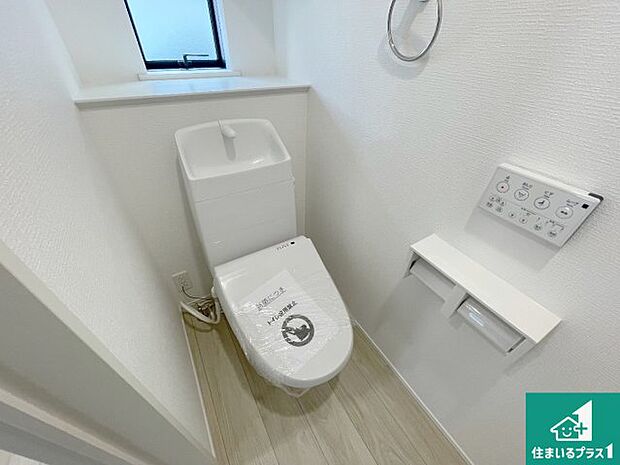 【トイレ】1・2階の2ヶ所にあるので、朝の忙しい時間の順番待ちもなく、深夜の利用にも大変便利です。