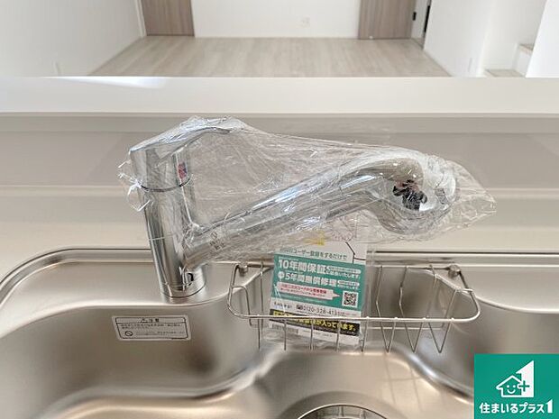 【キッチン水栓】浄水器を内蔵!炊飯時、お茶を作る時に安心してお水を使えます!お湯と冷水、浄水と原水、シャワーの切替えもワンタッチです!