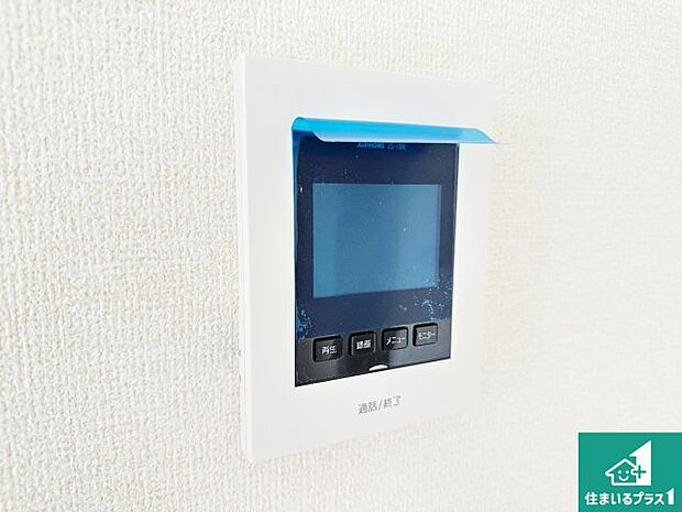 【カラーモニターインターホン】声だけでなく来訪者の姿や顔がモニターで確認できるので、小さなお子様がいらっしゃるご家庭でも安心できます!