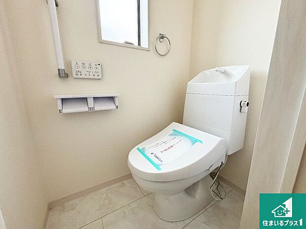 【トイレ】1・2階の2ヶ所にあるので、朝の忙しい時間の順番待ちもなく、深夜の利用にも大変便利です。