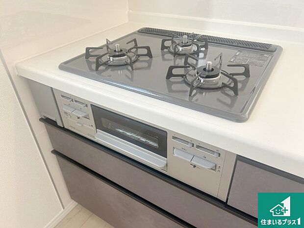 【コンロ】ダブル高火力Ｓｉセンサー付きコンロ！３口あるので、まとめて料理をする時も大活躍！