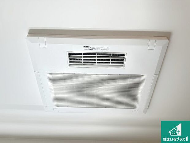 【浴室暖房乾燥機】四季を通して快適なバスライフをお手伝いする浴室暖房乾燥機！浴室の乾燥・暖房・涼風・換気はもちろん、２４時間換気にも対応！ 