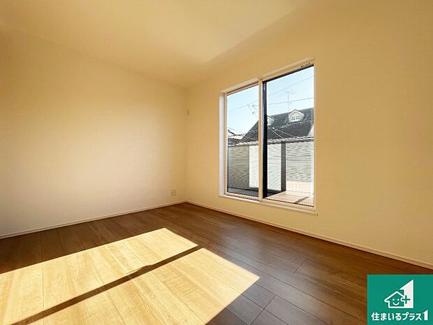 【洋室】シンプルな洋室は、自分好みのインテリアが楽しめます♪ご家族とインテリアや家具を選びに行くのは新築購入時の醍醐味の一つです。ぜひお楽しみください♪