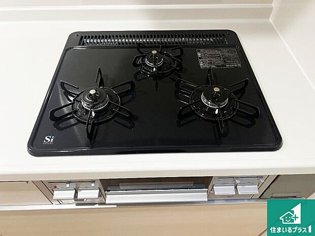 【コンロ】ダブル高火力Ｓｉセンサー付きコンロ！３口あるので、まとめて料理をする時も大活躍！