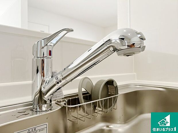 【キッチン水栓】浄水器を内蔵！炊飯時、お茶を作る時に安心してお水を使えます！お湯と冷水、浄水と原水、シャワーの切替えもワンタッチです！