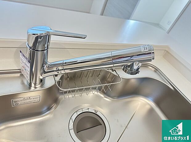 【キッチン水栓】浄水器を内蔵！炊飯時、お茶を作る時に安心してお水を使えます！お湯と冷水、浄水と原水、シャワーの切替えもワンタッチです！