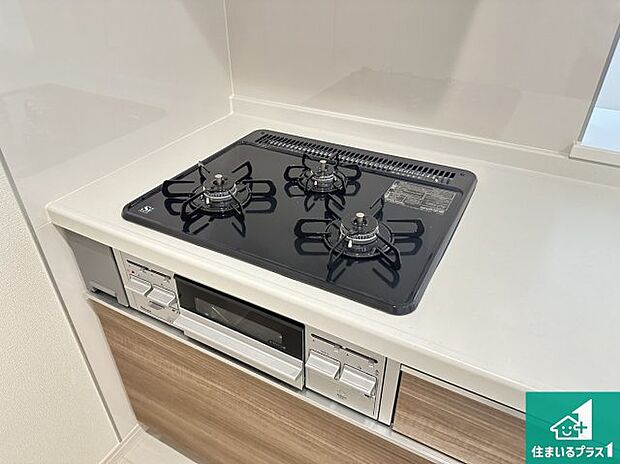 【コンロ】ダブル高火力Ｓｉセンサー付きコンロ！３口あるので、まとめて料理をする時も大活躍！