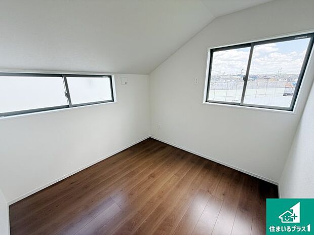 【洋室】収納スペースが充実しているので子供の成長に合わせてたくさん収納ができます！家族構成に合わせた様々な活用ができる収納！