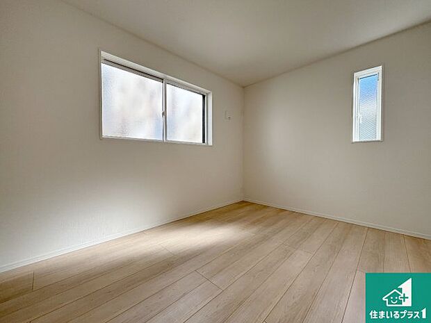 【洋室】シンプルな洋室は、自分好みのインテリアが楽しめます♪ご家族とインテリアや家具を選びに行くのは新築購入時の醍醐味の一つです。ぜひお楽しみください♪