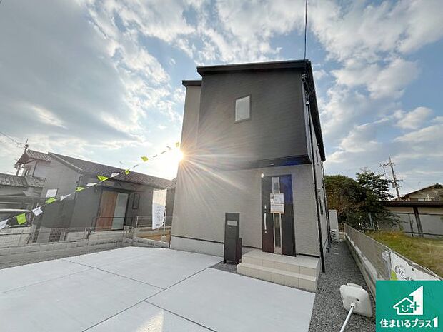 【外観】周辺は落ち着いた街並みの住宅地！子育てがしやすい住環境です！まだ未完成ですが、現地でしかわからない事もございます。是非一度ご覧ください。