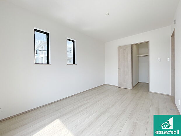 【洋室】シンプルな洋室は、自分好みのインテリアが楽しめます♪ご家族とインテリアや家具を選びに行くのは新築購入時の醍醐味の一つです。ぜひお楽しみください♪