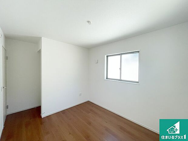 【洋室】収納スペースが充実しているので子供の成長に合わせてたくさん収納ができます!家族構成に合わせた様々な活用ができる収納!