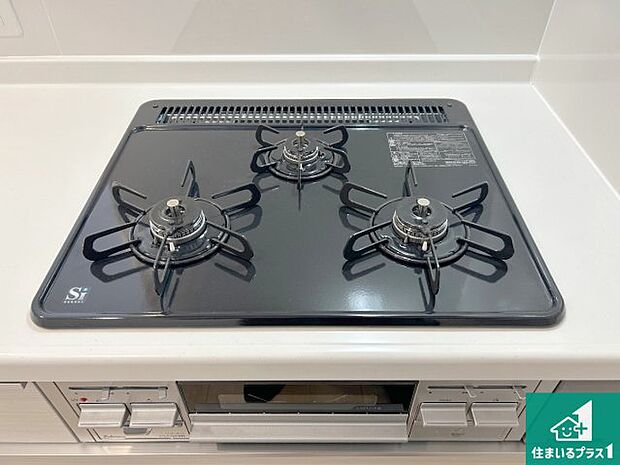 【コンロ】ダブル高火力Ｓｉセンサー付きコンロ！３口あるので、まとめて料理をする時も大活躍！