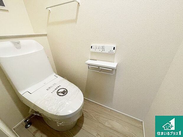 【トイレ】1・2階の2ヶ所にあるので、朝の忙しい時間の順番待ちもなく、深夜の利用にも大変便利です。