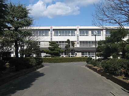 八幡市立男山第三中学校 徒歩1400m