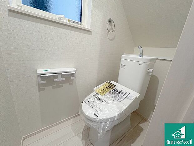 【トイレ】1・2階の2ヶ所にあるので、朝の忙しい時間の順番待ちもなく、深夜の利用にも大変便利です。