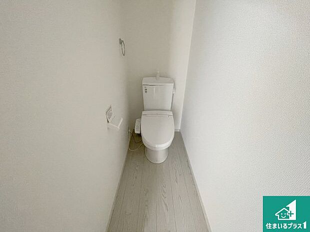 【トイレ】1・2階の2ヶ所にあるので、朝の忙しい時間の順番待ちもなく、深夜の利用にも大変便利です。