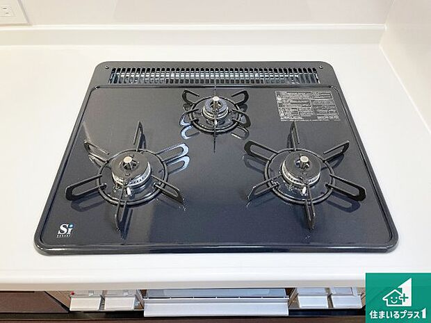 【コンロ】ダブル高火力Ｓｉセンサー付きコンロ！３口あるので、まとめて料理をする時も大活躍！