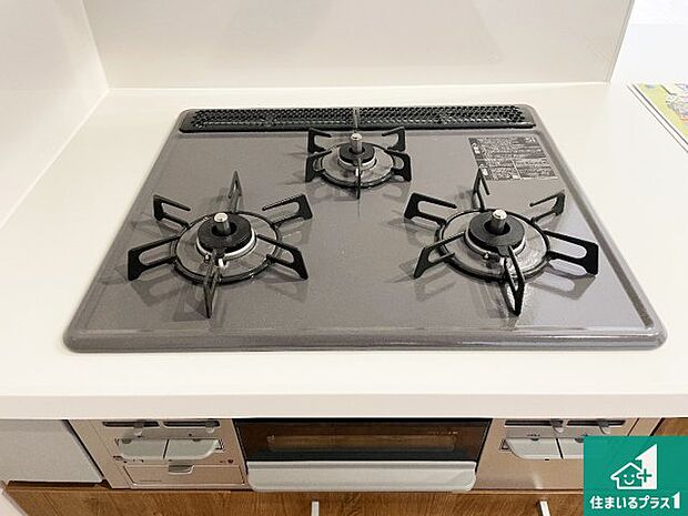 【コンロ】ダブル高火力Ｓｉセンサー付きコンロ！３口あるので、まとめて料理をする時も大活躍！