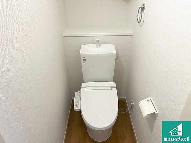 【トイレ】1・2階の2ヶ所にあるので、朝の忙しい時間の順番待ちもなく、深夜の利用にも大変便利です。