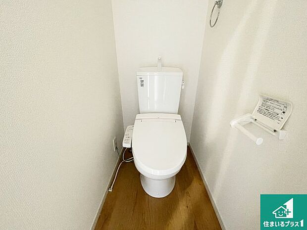 【トイレ】1・2階の2ヶ所にあるので、朝の忙しい時間の順番待ちもなく、深夜の利用にも大変便利です。