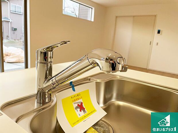 【キッチン水栓】浄水器を内蔵！炊飯時、お茶を作る時に安心してお水を使えます！お湯と冷水、浄水と原水、シャワーの切替えもワンタッチです！